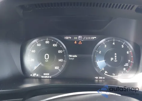 2019 Volvo Xc40 T5 Momentum/T5 R-Design z USA, uszkodzony, nr VIN YV4162XZ3K2009069